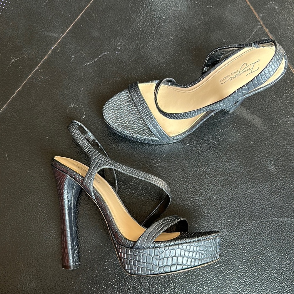 Vince Camaro size 9 leather platform heels FREE SHIPPING!